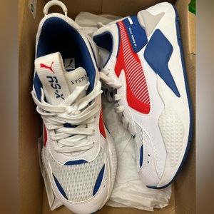 Brand new never worn, size 6’5 boys